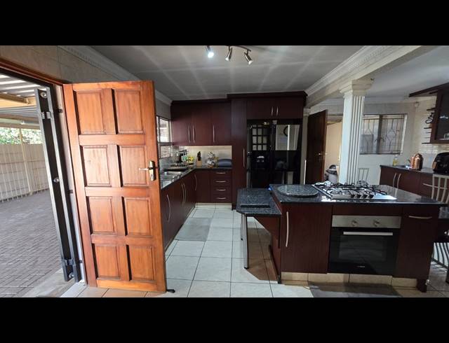 3 BEDROOM FREEHOLD FOR SALE IN MAYBERRY PARK